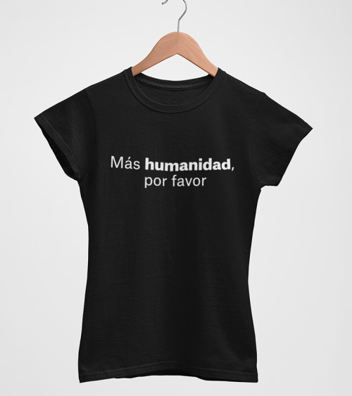 Camiseta entallada Más Humanidad negra