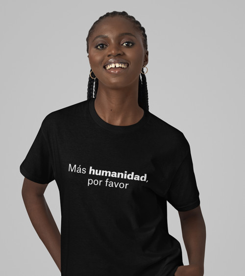 Camiseta mujer Más Humanidad negra