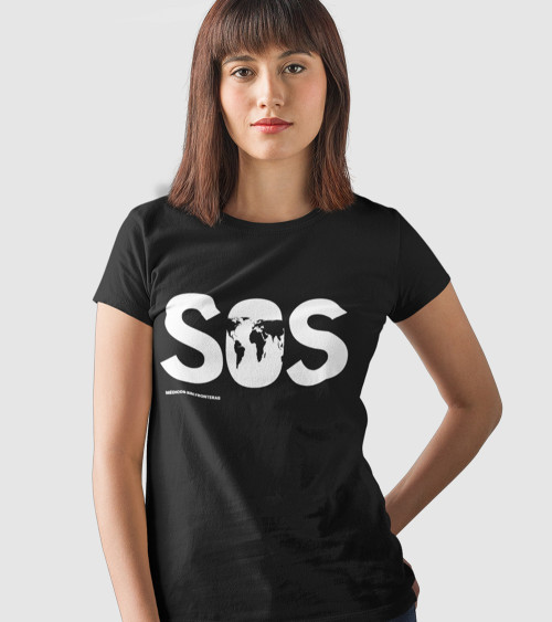 Camiseta SOS negro entallada